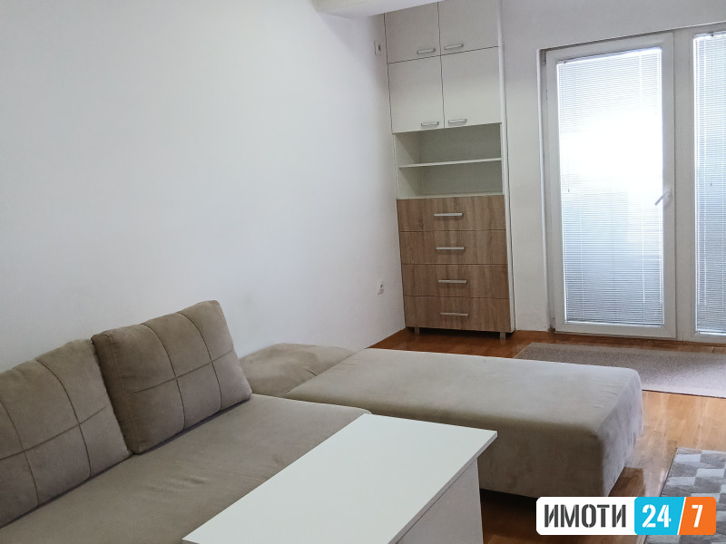 Издавање на Гарсоњера во центарот на Скопје 
