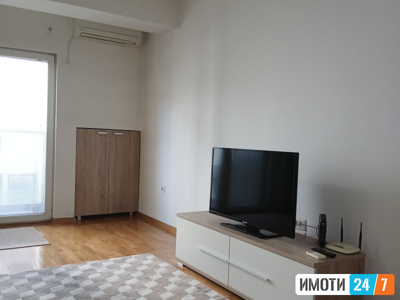Издавање на Гарсоњера во центарот на Скопје 