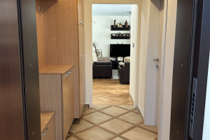 СЕ ИЗДАВА ТРОСОСОБЕН СТАН ВО СТРОГ ЦЕНТАР НА СКОПЈЕ – 70 м²