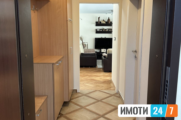 СЕ ИЗДАВА ТРОСОСОБЕН СТАН ВО СТРОГ ЦЕНТАР НА СКОПЈЕ – 70 м²