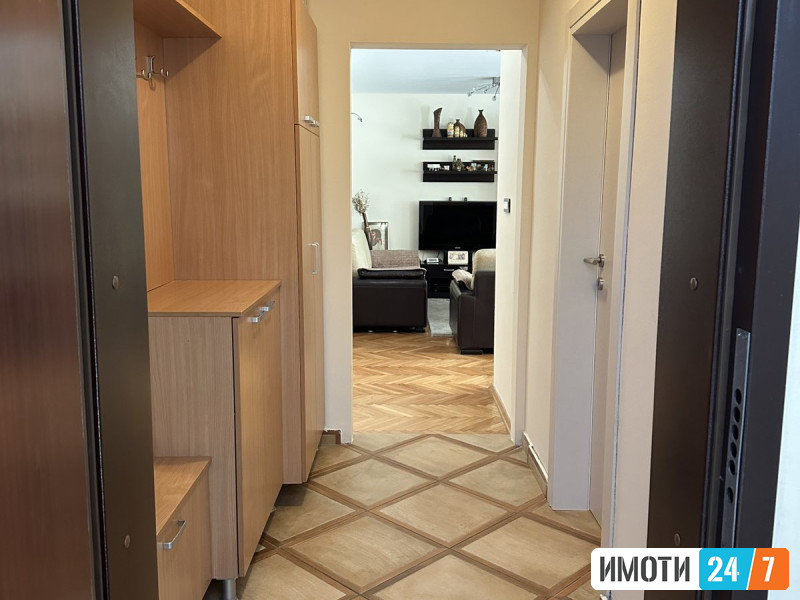 СЕ ИЗДАВА ТРОСОСОБЕН СТАН ВО СТРОГ ЦЕНТАР НА СКОПЈЕ – 70 м²