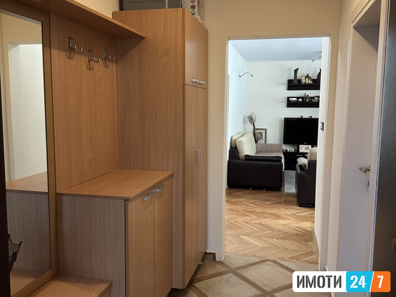 СЕ ИЗДАВА ТРОСОСОБЕН СТАН ВО СТРОГ ЦЕНТАР НА СКОПЈЕ – 70 м²