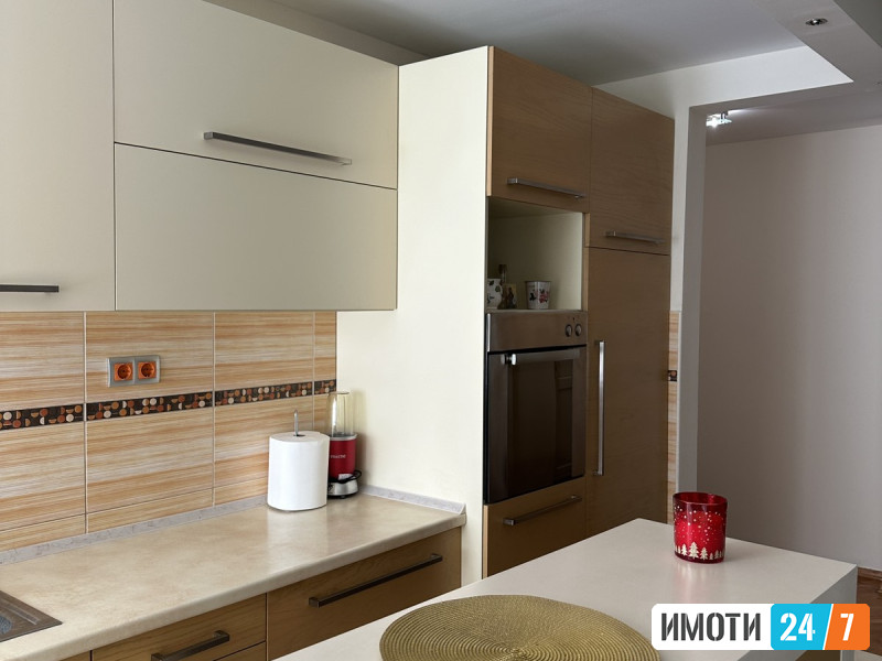 СЕ ИЗДАВА ТРОСОСОБЕН СТАН ВО СТРОГ ЦЕНТАР НА СКОПЈЕ – 70 м²