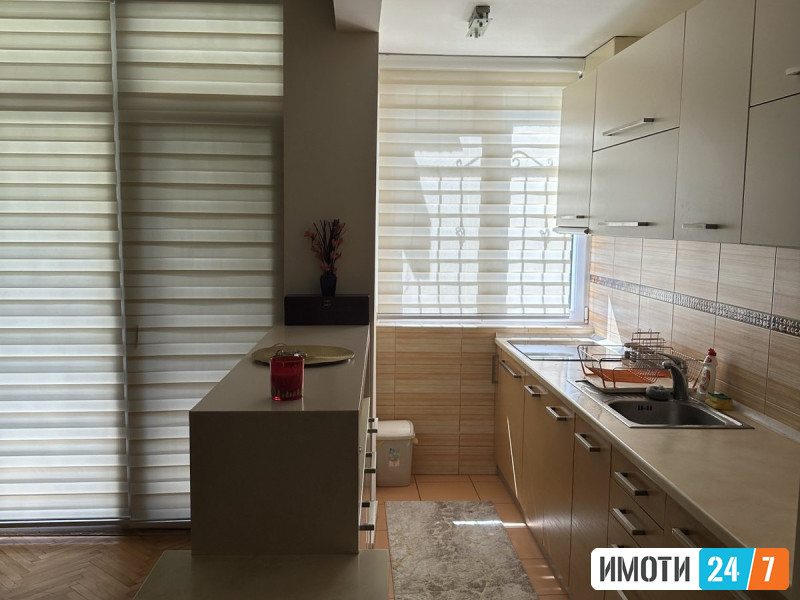 СЕ ИЗДАВА ТРОСОСОБЕН СТАН ВО СТРОГ ЦЕНТАР НА СКОПЈЕ – 70 м²