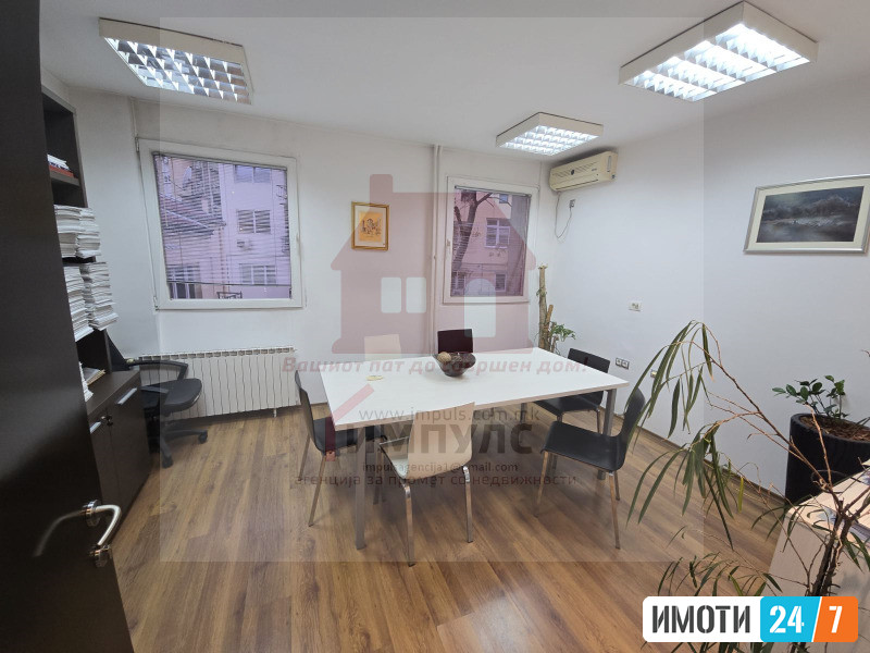 SE IZDAVA DELOVEN PROSTOR SO LOACIJA VO CENTAR