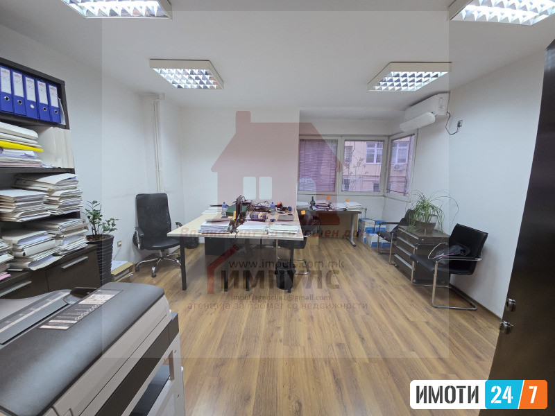 SE IZDAVA DELOVEN PROSTOR SO LOACIJA VO CENTAR