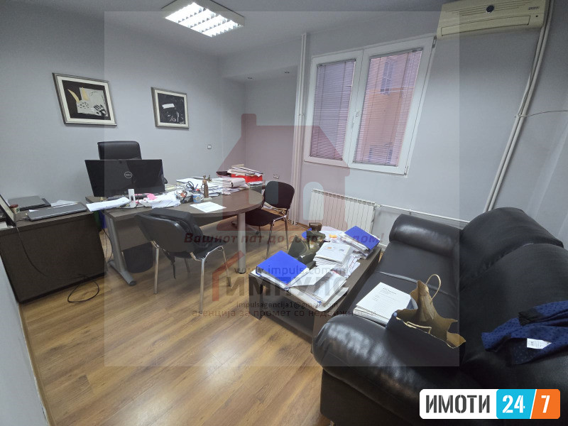 SE IZDAVA DELOVEN PROSTOR SO LOACIJA VO CENTAR