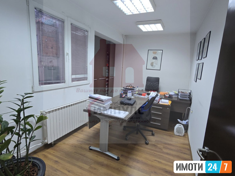 SE IZDAVA DELOVEN PROSTOR SO LOACIJA VO CENTAR