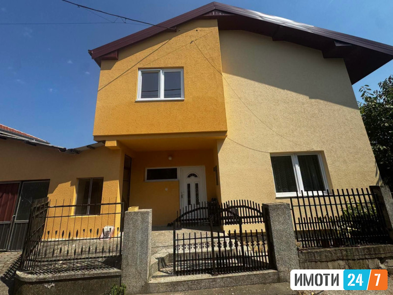Се продава куќа во Стајковци