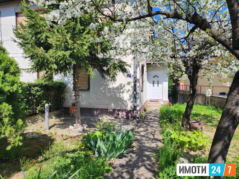 Се продава куќа во Радишани