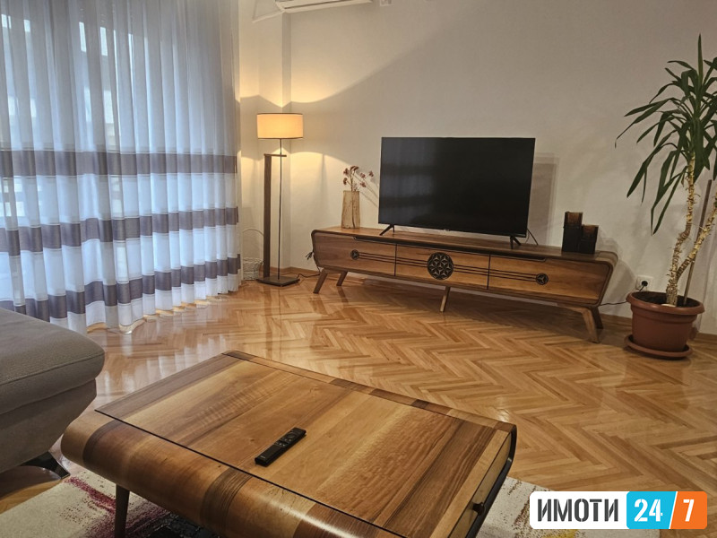Се изнајмува комфорен и простран стан во Дебар Маало