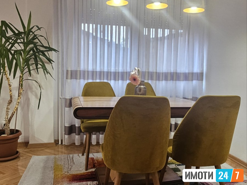 Се изнајмува комфорен и простран стан во Дебар Маало