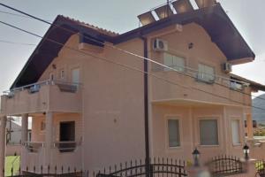 Se prodava kukja vo Zlokukani od 319m2 i plac 980m2 LUKSUZNA