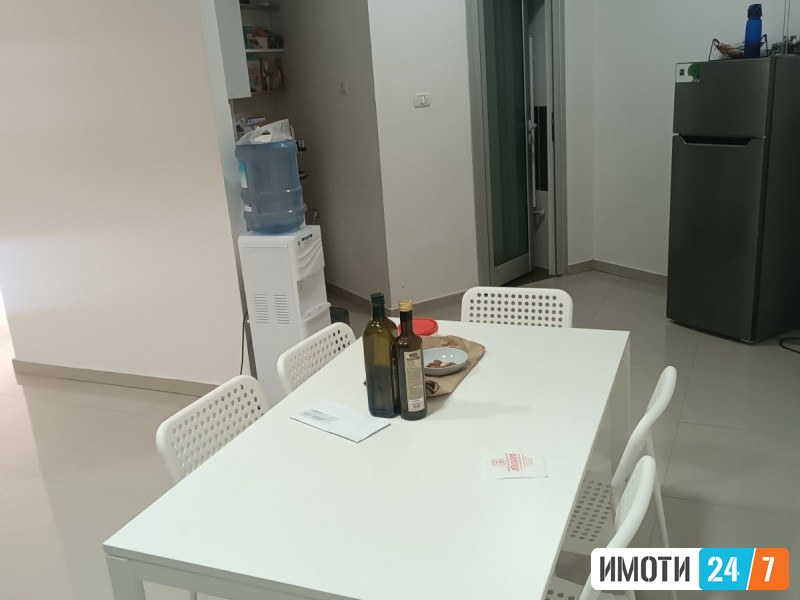 PRAZEN DELOVEN PROSTOR VO CENTAR
