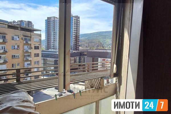 SE PRODAVA TROSOBEN STAN VO CENTAR