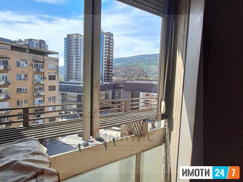 SE PRODAVA TROSOBEN STAN VO CENTAR