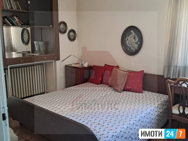 SE PRODAVA TROSOBEN STAN VO CENTAR
