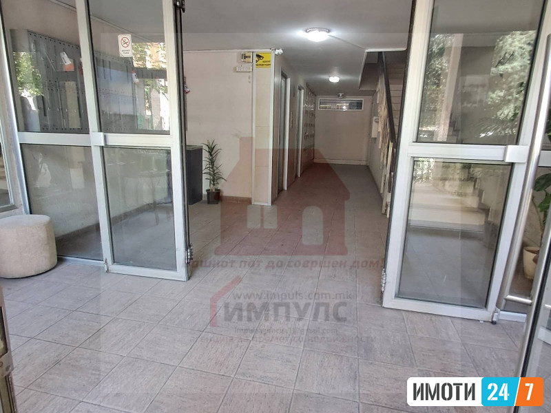 SE PRODAVA TROSOBEN STAN VO CENTAR