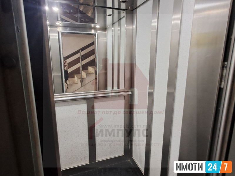 SE PRODAVA TROSOBEN STAN VO CENTAR