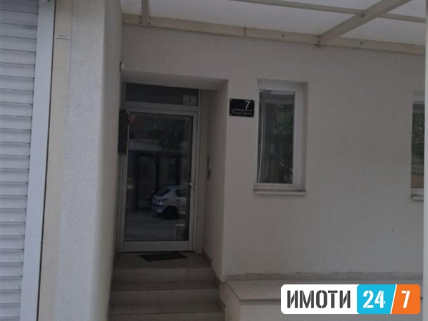 Урбан Лајф издава стан во дебар маало кај силбо