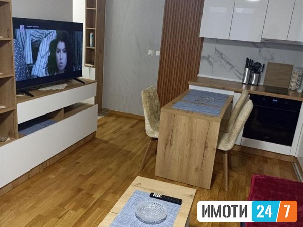 Урбан Лајф издава стан во дебар маало кај силбо