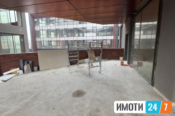 Урбан Лајф продава канцеларија со тераса во Порта Супериум