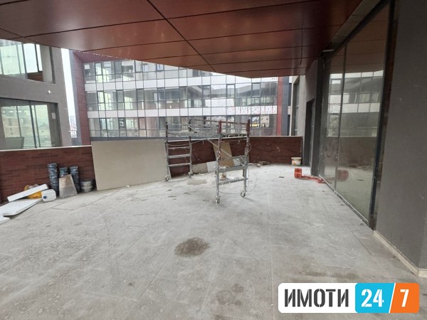 Урбан Лајф продава канцеларија со тераса во Порта Супериум