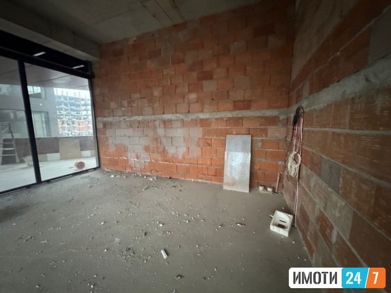 Урбан Лајф продава канцеларија со тераса во Порта Супериум