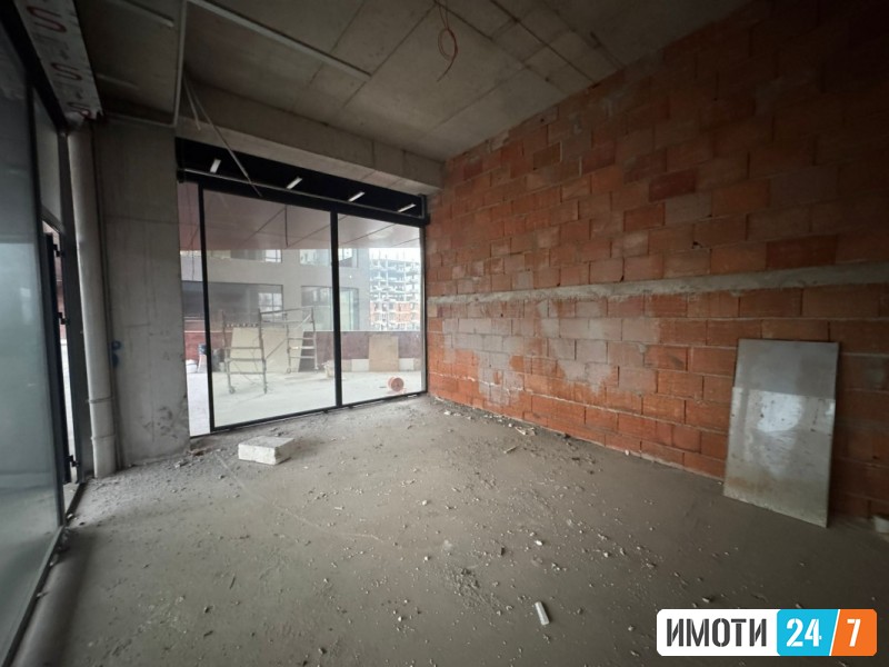 Урбан Лајф продава канцеларија со тераса во Порта Супериум