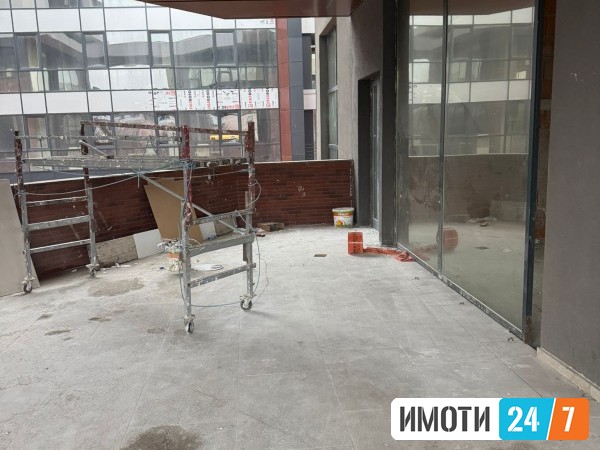 Урбан Лајф продава канцеларија со тераса во Порта Супериум