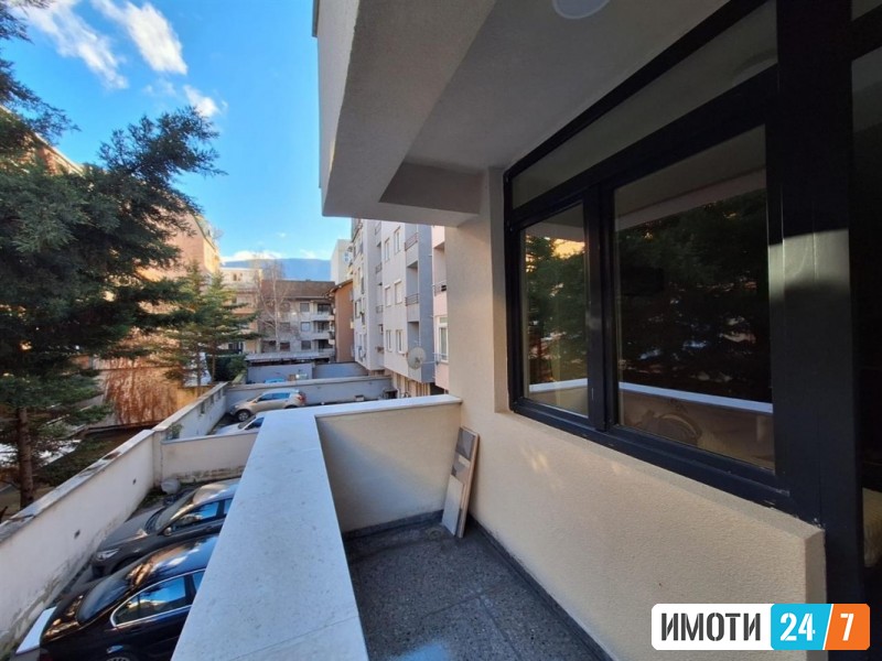 Урбан Лајф издава стан кај универзална сала