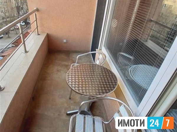 Урбан Лајф издава стан во Центар кај Европска Унија