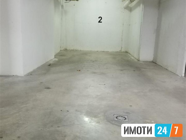 Урбан Лајф издава стан на водно со паркинг