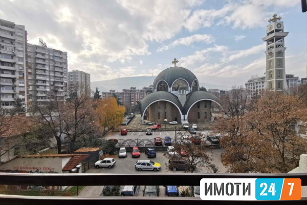 Урбан Лајф продава стан позади Соборен Храм