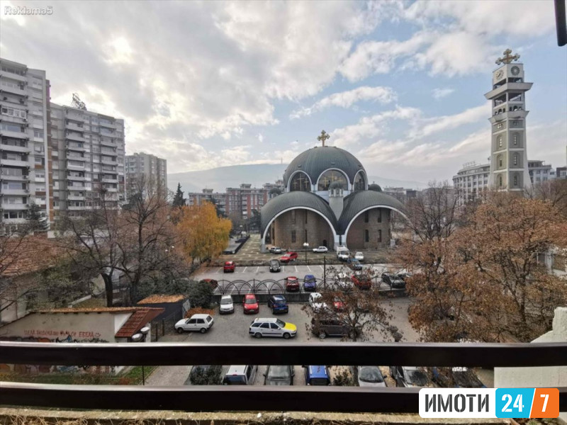 Урбан Лајф продава стан позади Соборен Храм