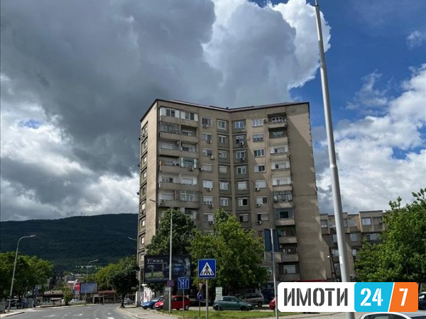 Урбан Лајф продава стан во Центар