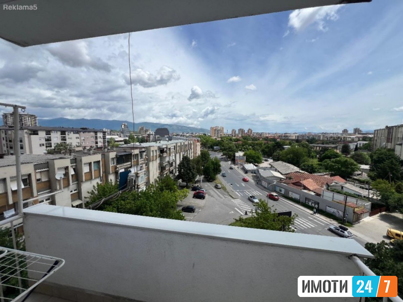 Урбан Лајф продава стан во Центар