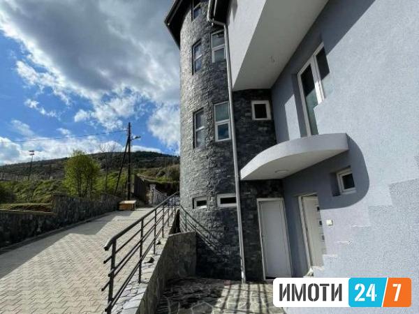 Урбан Лајф издава спрат од куќа со двор во Сопиште