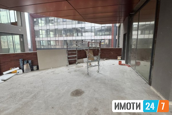 Урбан Лајф продава канцеларија со тераса во Порта Супериум