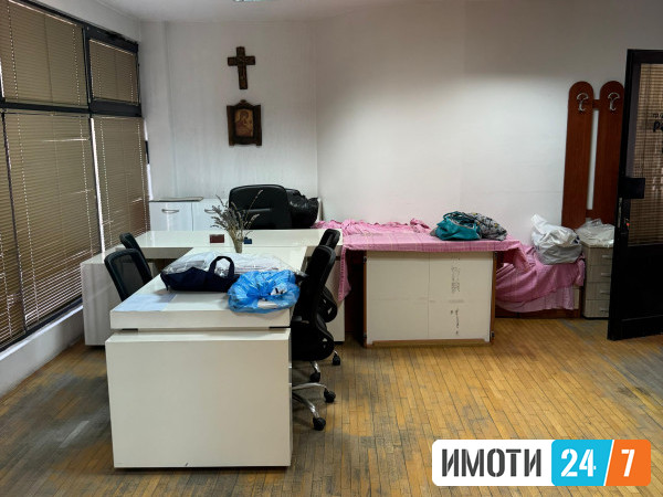 Урбан Лајф издава деловен простор во Центар