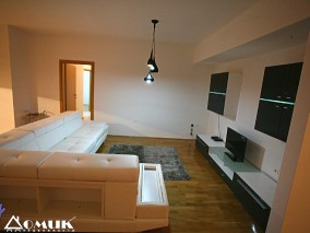 DOMIK IZDAVA LUX 3 SOBEN STAN VO CENTAR KAJ MVR