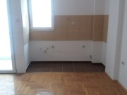 DOMIK PRODAVA NOV 3 SOBEN STAN VO DEBAR MAALO