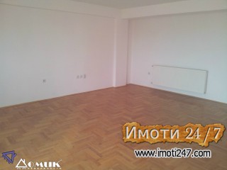 DOMIK PRODAVA NOV 3 SOBEN STAN VO DEBAR MAALO