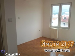 DOMIK PRODAVA NOV 3 SOBEN STAN VO DEBAR MAALO