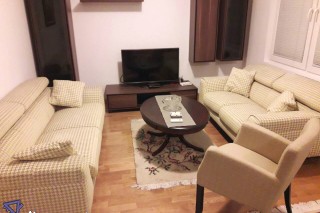 DOMIK IZDAVA LUX 3 SOBEN STAN VO DEBAR MAALO