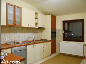 DOMIK IZDAVA LUX 3 SOBEN STAN VO CRNICE
