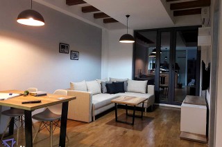 DOMIK IZDAVA LUX 2 SOBEN STAN VO CENTAR KAJ KALA