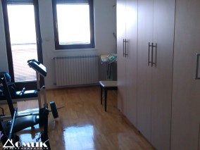 DOMIK IZDAVA LUKSUZEN 4-SOBEN STAN NA 50 DIVIZIJA