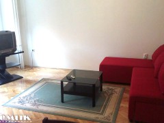 Agencija Domik izdava 2 soben namesten stan 50 m2 vo Kapistec Cena 230 Evra - sifra 256530  Pogledn