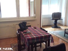Agencija Domik izdava 2 soben namesten stan 50 m2 vo Kapistec Cena 230 Evra - sifra 256530  Pogledn